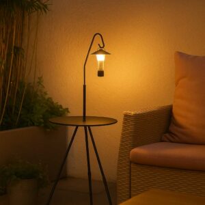 Runder Tisch- Small round table with light stand